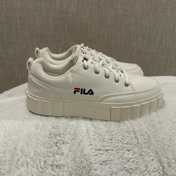NWOT- Fila ‘Sandblast’ Canvas Platform Sneaker Women’s Size 10 - Picture 2 of 7
